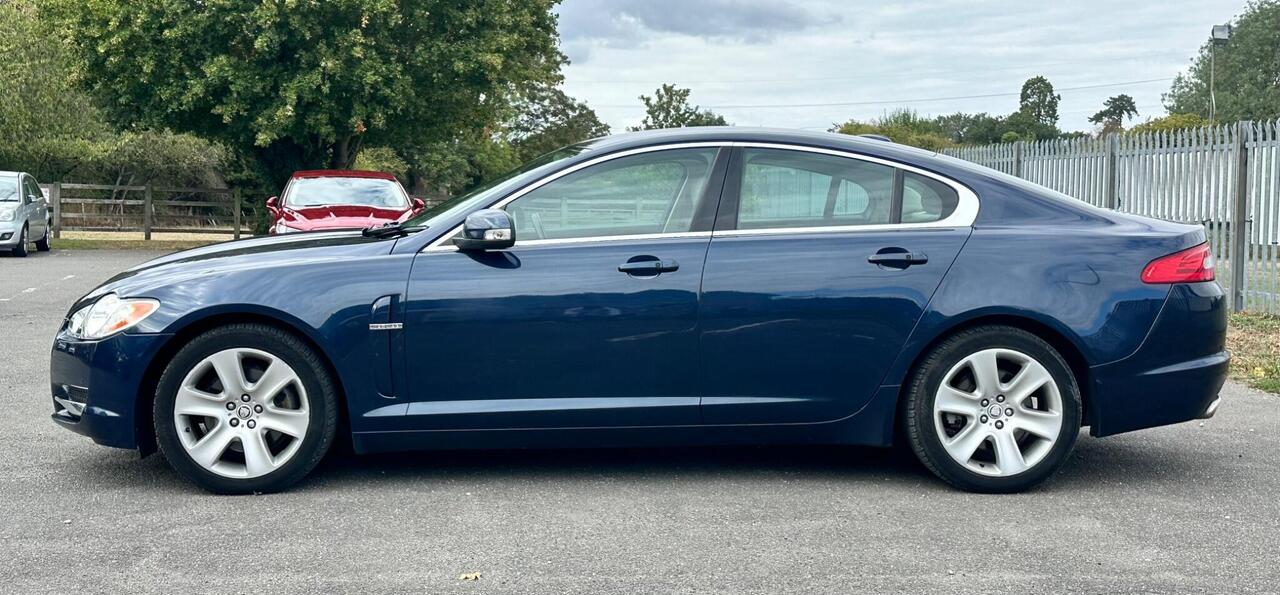 Jaguar XF 2.7d V6 Premium Luxury Auto Euro 4 4dr photo 4