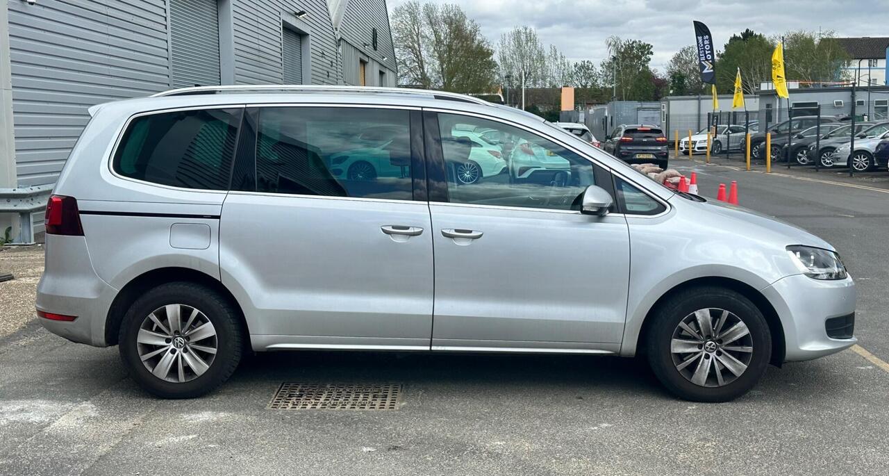 Volkswagen Sharan 2.0 TDI SE Nav DSG Euro 6 (s/s) 5dr photo 9