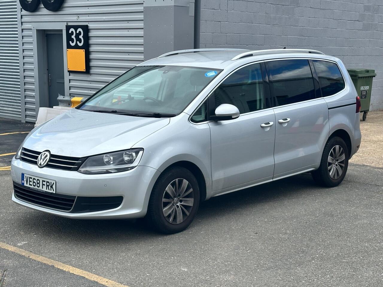 Volkswagen Sharan 2.0 TDI SE Nav DSG Euro 6 (s/s) 5dr photo 3