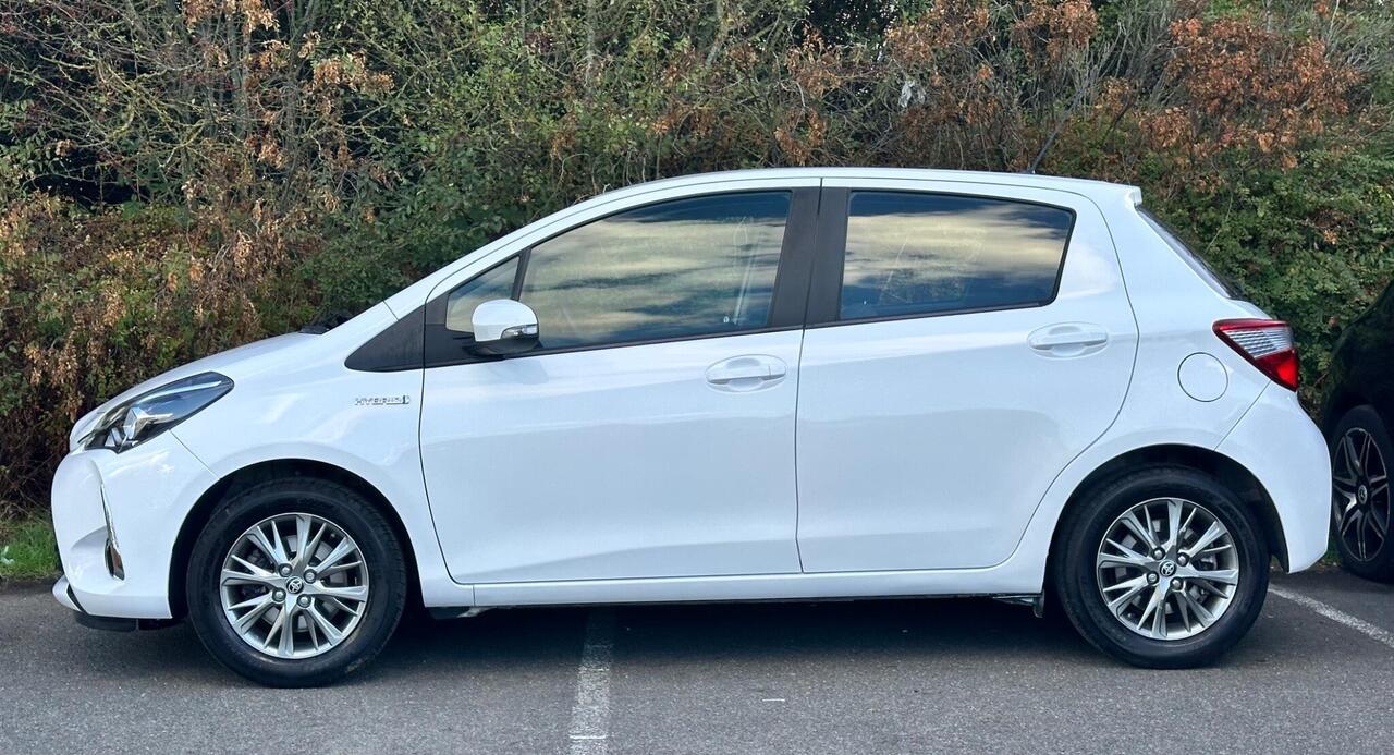 Toyota Yaris 1.5 VVT-h Icon E-CVT Euro 6 (s/s) 5dr photo 4