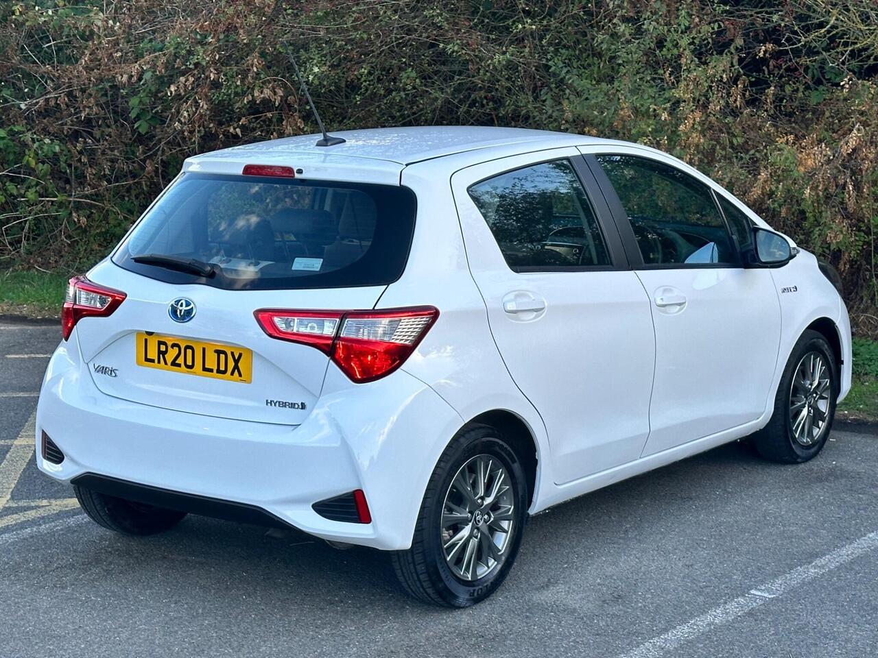 Toyota Yaris 1.5 VVT-h Icon E-CVT Euro 6 (s/s) 5dr photo 7