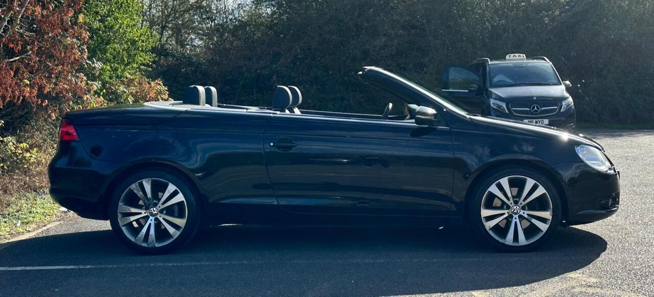 Volkswagen Eos 2.0 TSI Individual Cabriolet DSG Euro 5 2dr photo 8