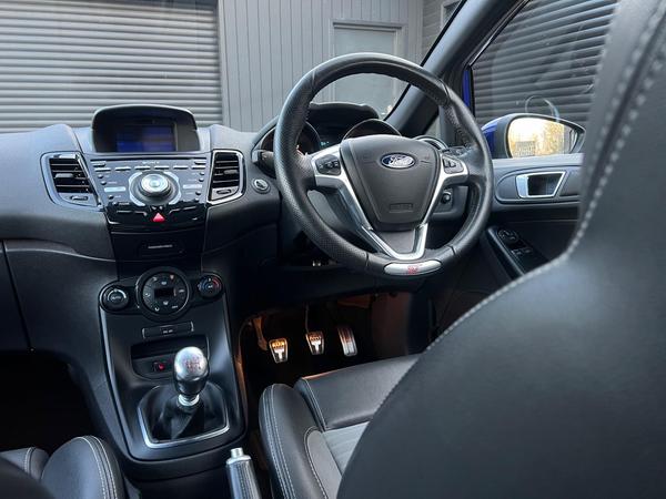 Ford Fiesta 1.6T EcoBoost ST-3 Euro 6 3dr - Image 2