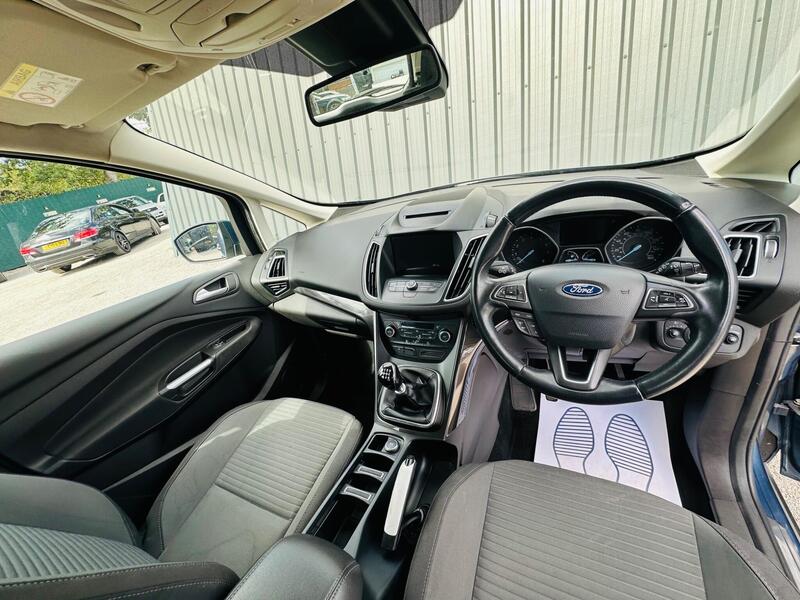 Ford Grand C-Max photo 40