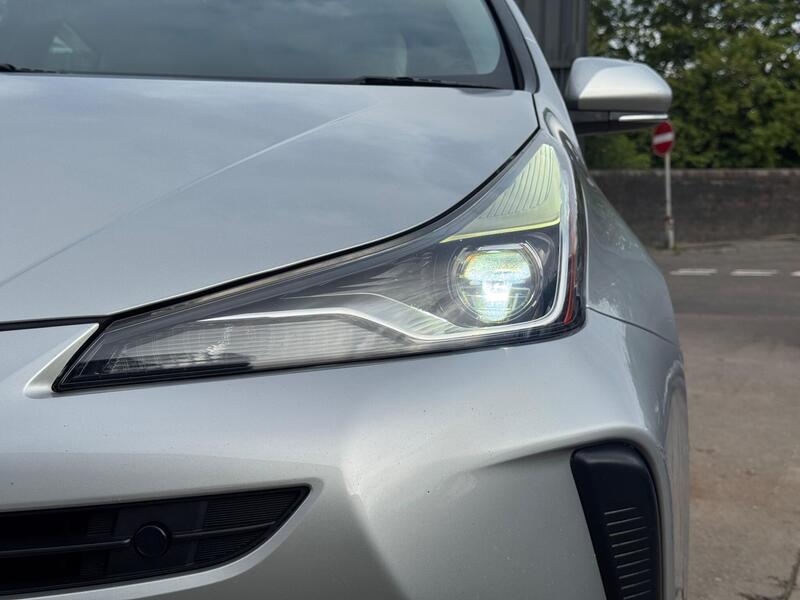 Toyota Prius 1.5 CVT 4dr image 11
