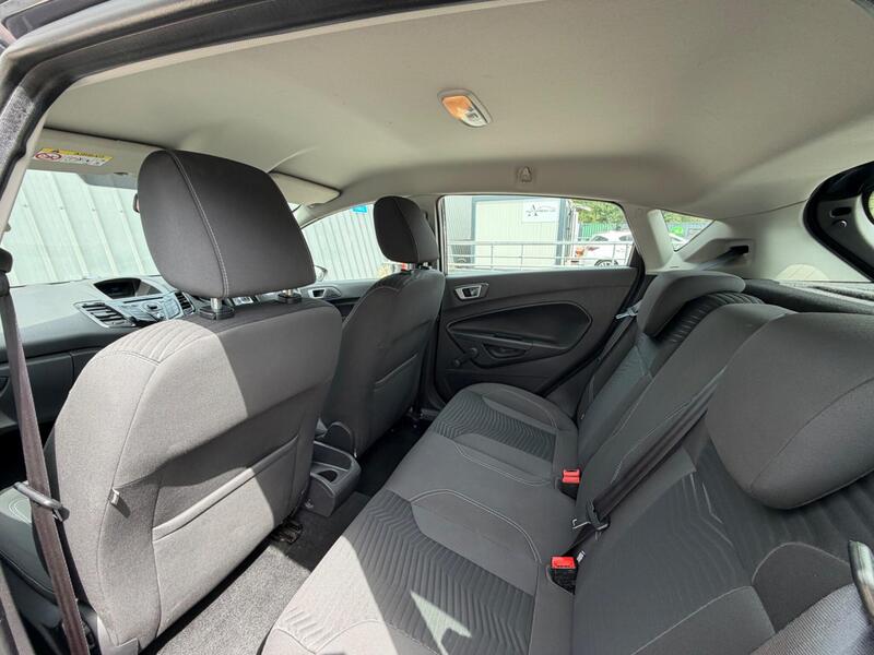 Ford Fiesta photo 32