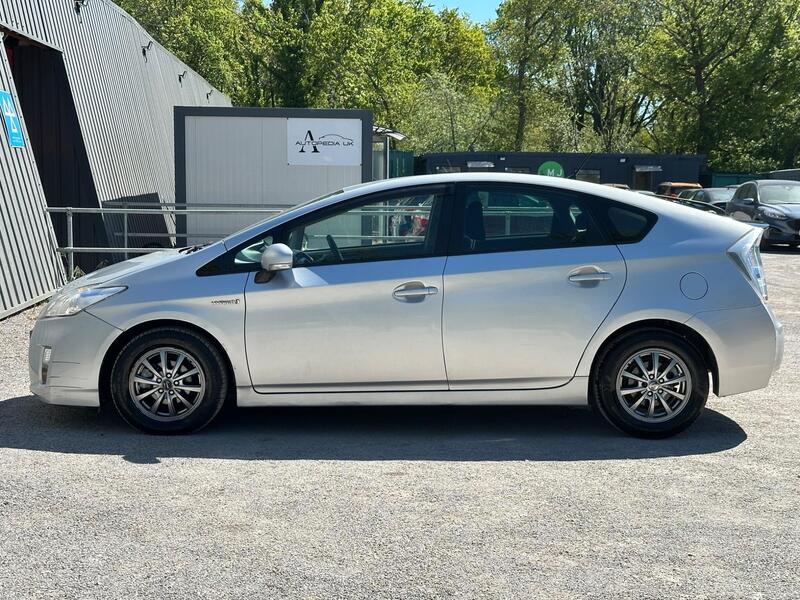 Toyota Prius photo 6