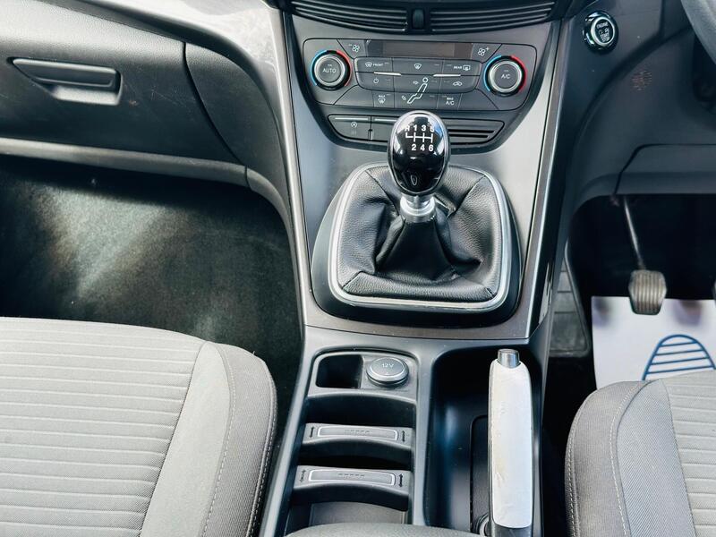Ford Grand C-Max photo 21