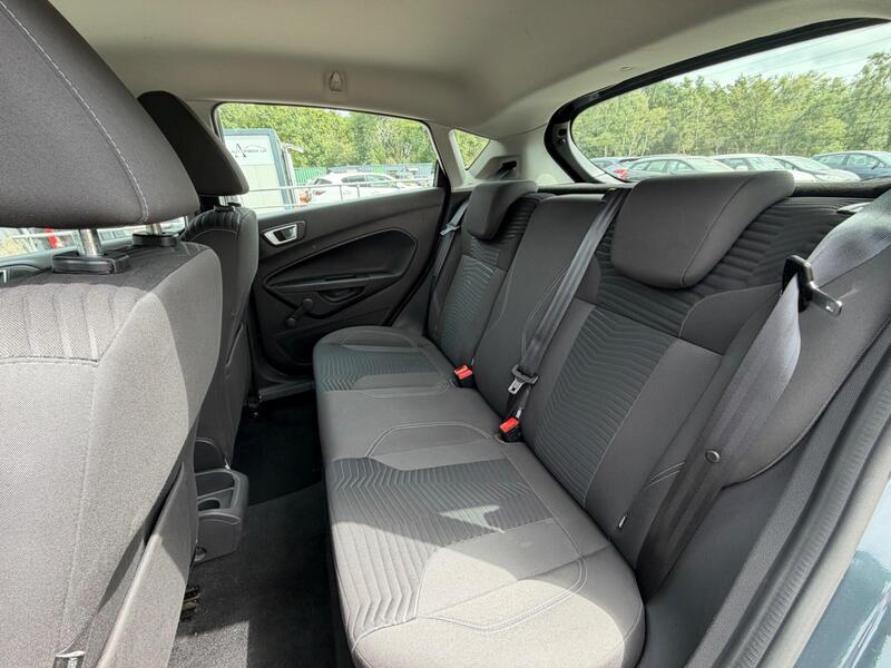 Ford Fiesta photo 31