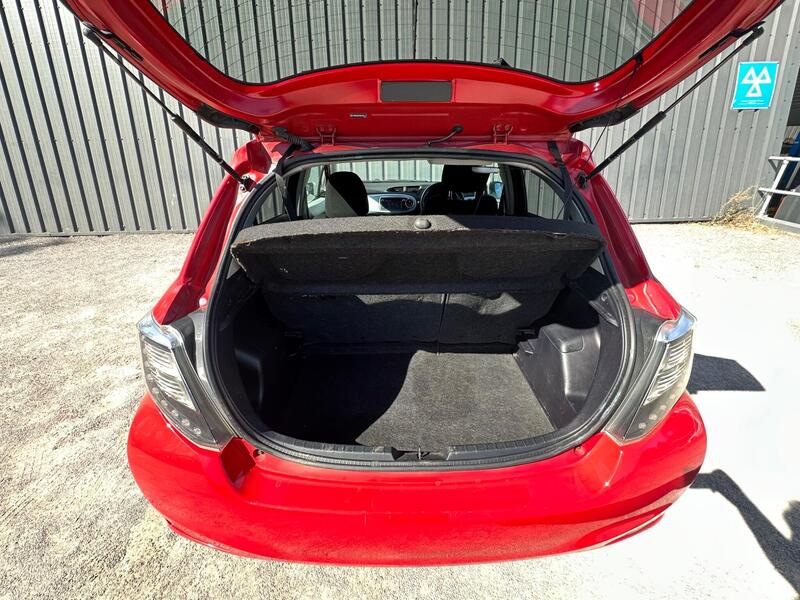 Toyota Yaris photo 25