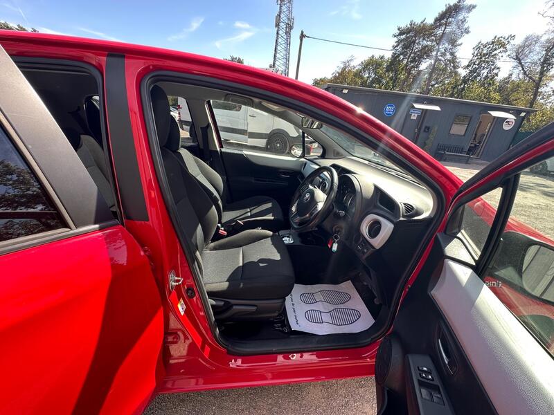Toyota Yaris photo 10