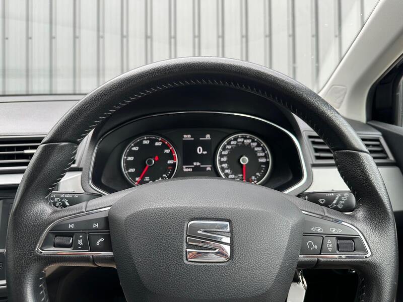 SEAT Ibiza photo 30