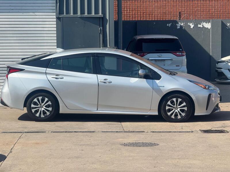 Toyota Prius 1.5 CVT 4dr image 15