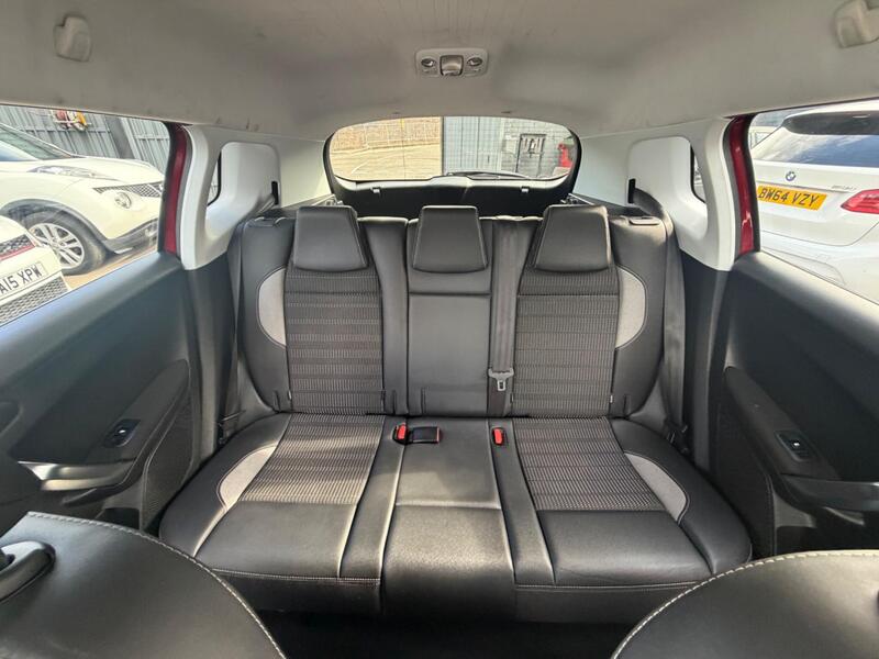 Peugeot 2008 1.2 PureTech Allure Euro 6 (s/s) 5dr image 28
