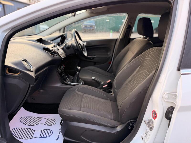 Ford Fiesta photo 19