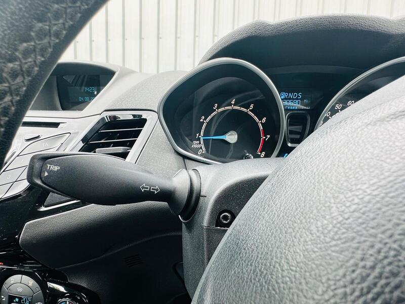 Ford Fiesta photo 18