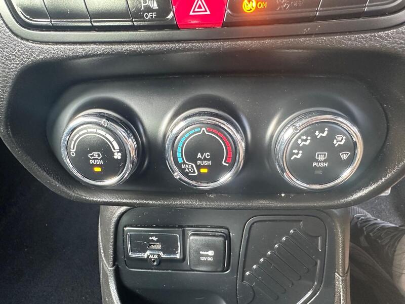 Jeep Renegade photo 13