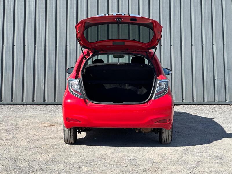 Toyota Yaris photo 24