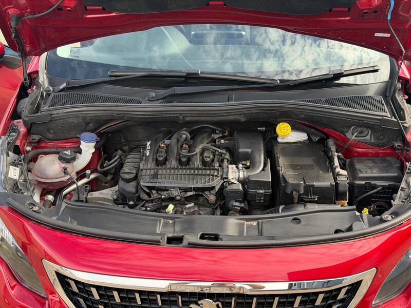 Peugeot 2008 1.2 PureTech Allure Euro 6 (s/s) 5dr image 15