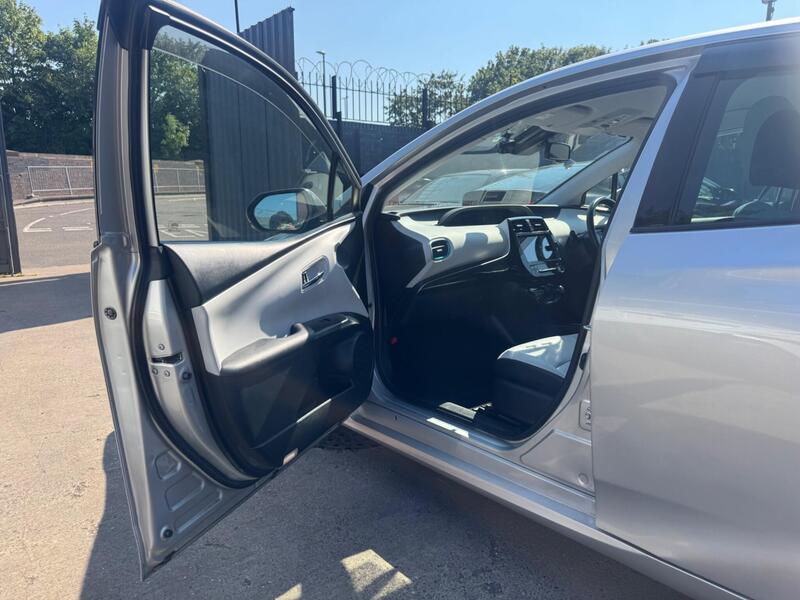 Toyota Prius 1.5 CVT 4dr image 19
