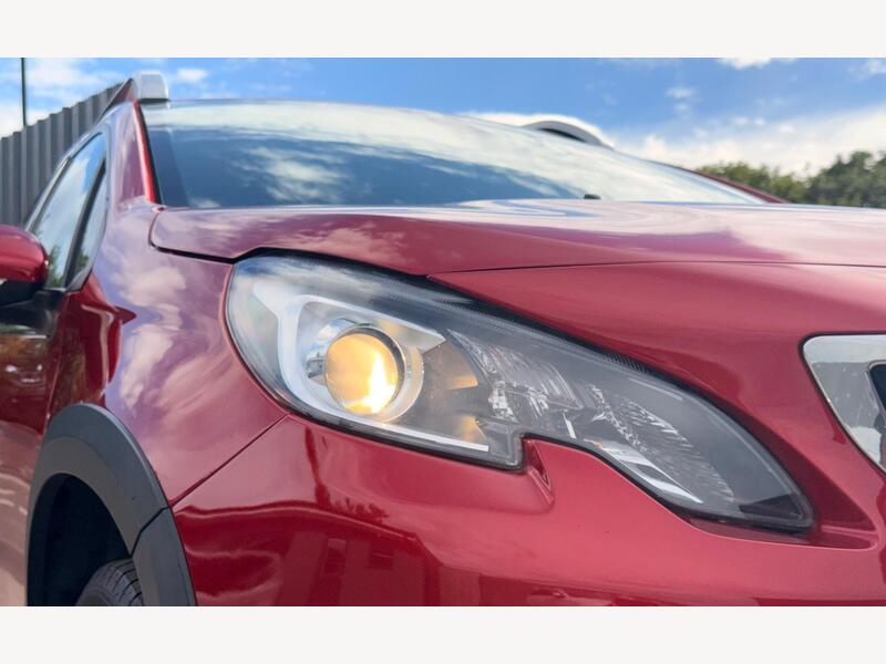 Peugeot 2008 1.2 PureTech Allure Euro 6 (s/s) 5dr image 12