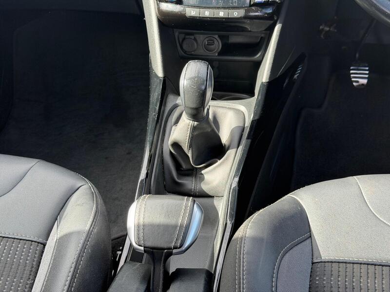 Peugeot 2008 1.2 PureTech Allure Euro 6 (s/s) 5dr image 24