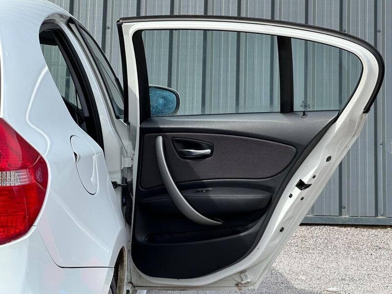 BMW 1 Series photo 30