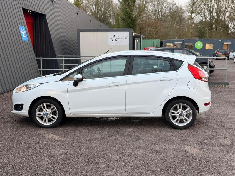 Ford Fiesta photo 8