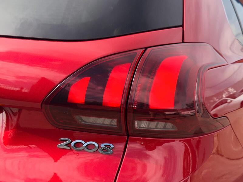 Peugeot 2008 1.2 PureTech Allure Euro 6 (s/s) 5dr image 13