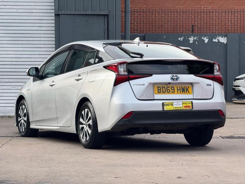 Toyota Prius 1.5 CVT 4dr image 9