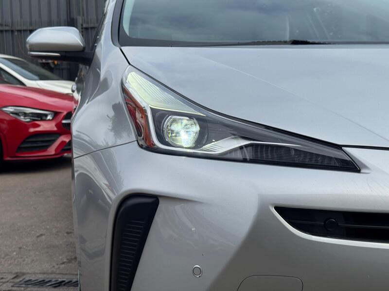 Toyota Prius 1.5 CVT 4dr image 10