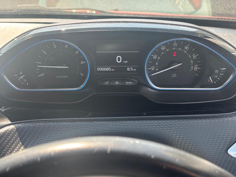 Peugeot 2008 1.2 PureTech Allure Euro 6 (s/s) 5dr image 27