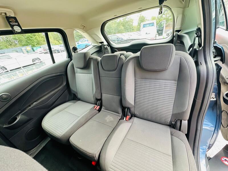 Ford Grand C-Max photo 47
