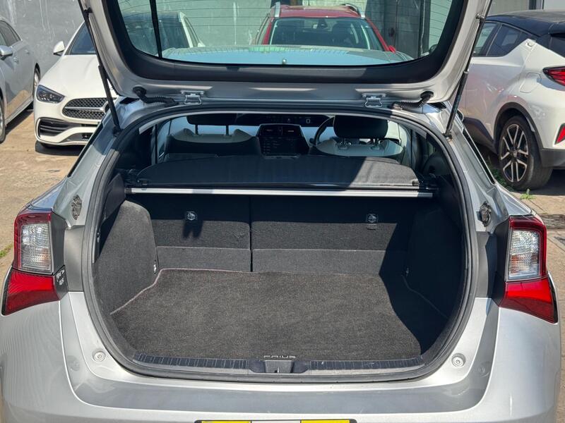 Toyota Prius 1.5 CVT 4dr image 17