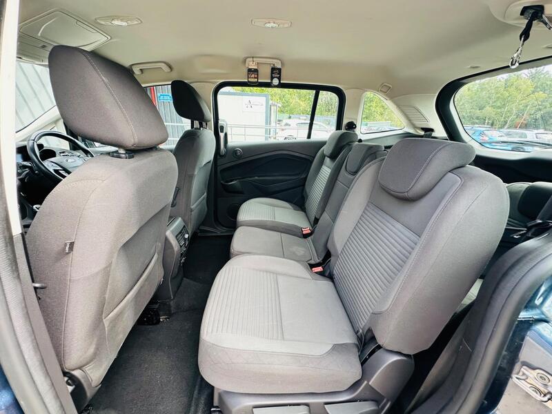 Ford Grand C-Max photo 44