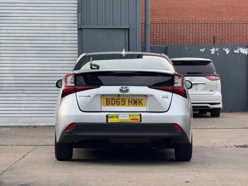 Toyota Prius 1.5 CVT 4dr image 7