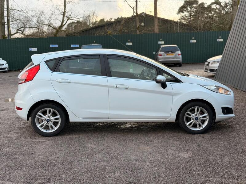 Ford Fiesta photo 7