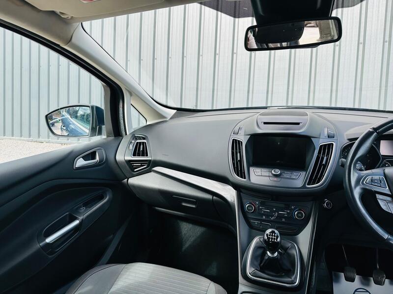 Ford Grand C-Max photo 17