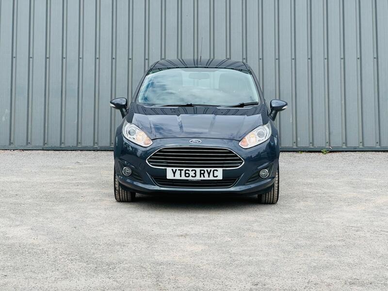 Ford Fiesta photo 3