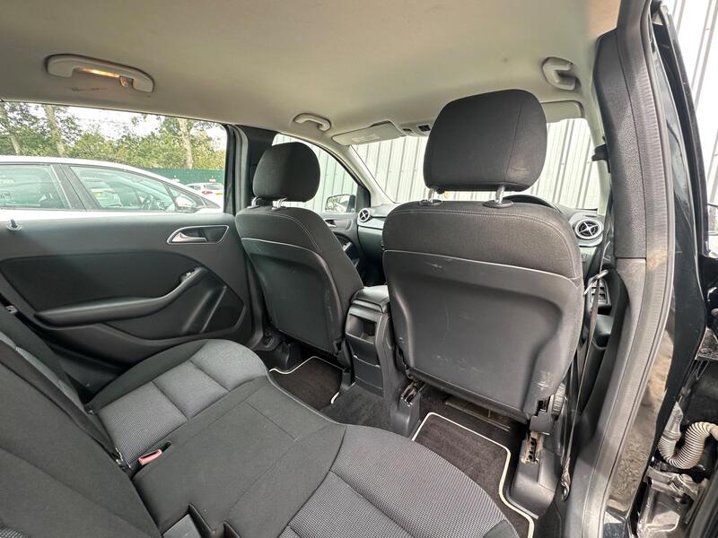 Mercedes-Benz B Class photo 39