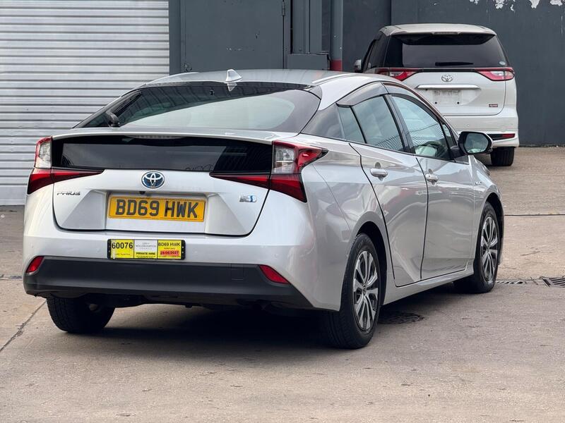 Toyota Prius 1.5 CVT 4dr image 8
