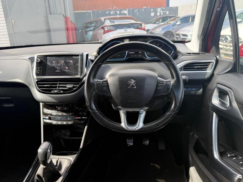 Peugeot 2008 1.2 PureTech Allure Euro 6 (s/s) 5dr image 23