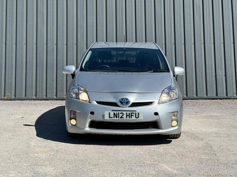 Toyota Prius photo 3
