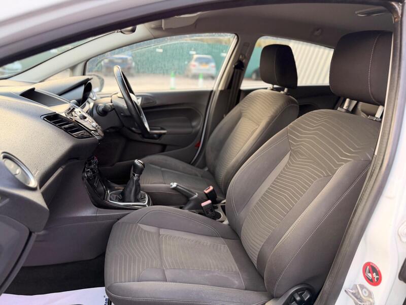 Ford Fiesta photo 20