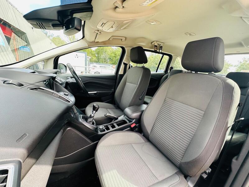 Ford Grand C-Max photo 41