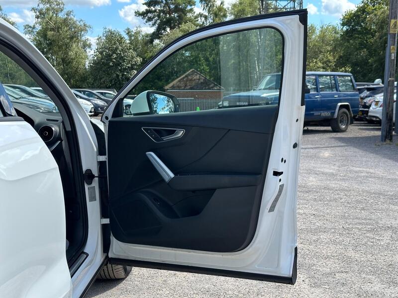 Audi Q2 photo 32