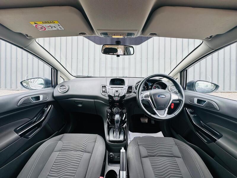 Ford Fiesta photo 9