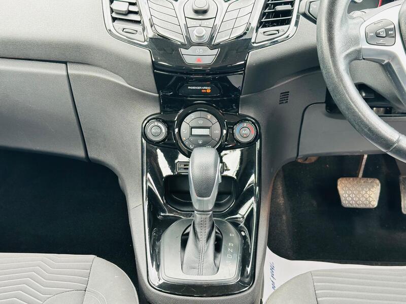 Ford Fiesta photo 14
