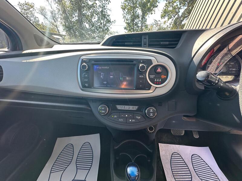 Toyota Yaris photo 11
