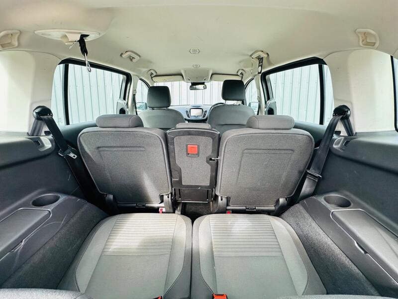 Ford Grand C-Max photo 56